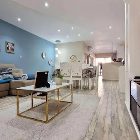 아파트 Cozy 3 Bedroom House With Large Terrace & Bbq