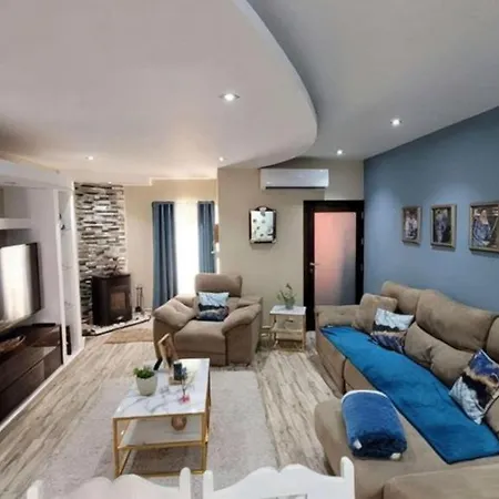 Cozy 3 Bedroom House With Large Terrace & Bbq *