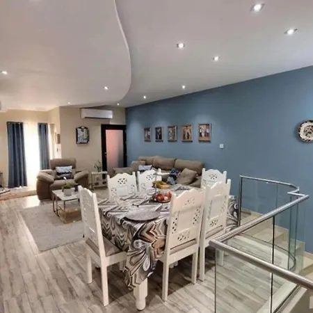 아파트 Cozy 3 Bedroom House With Large Terrace & Bbq